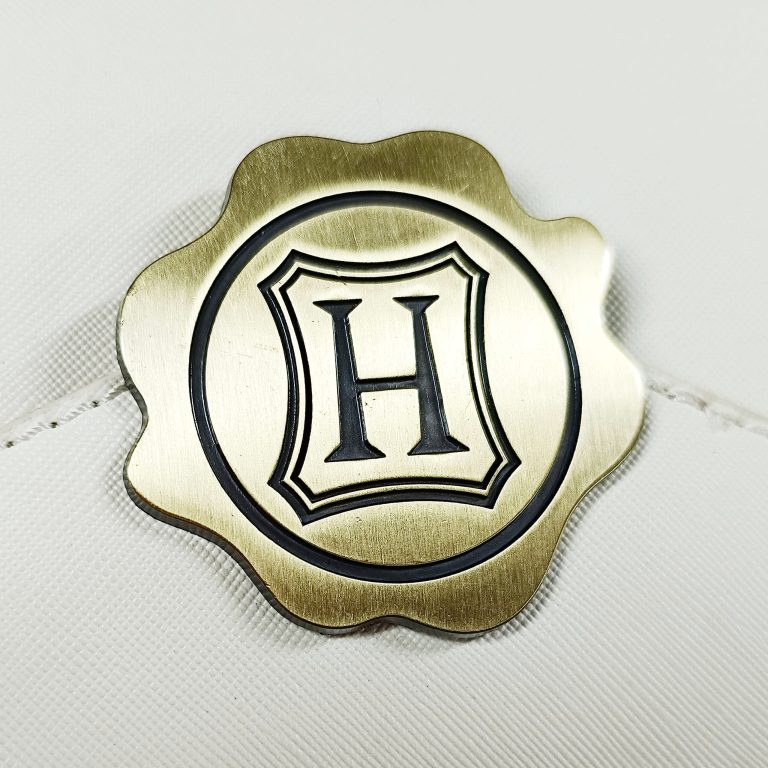 customized bag metal logo